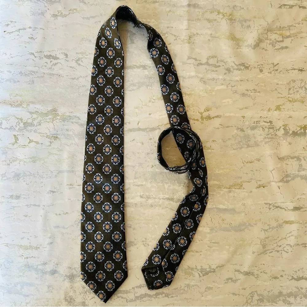Jos A Bank Signature Gold 100% silk handmade USA tie